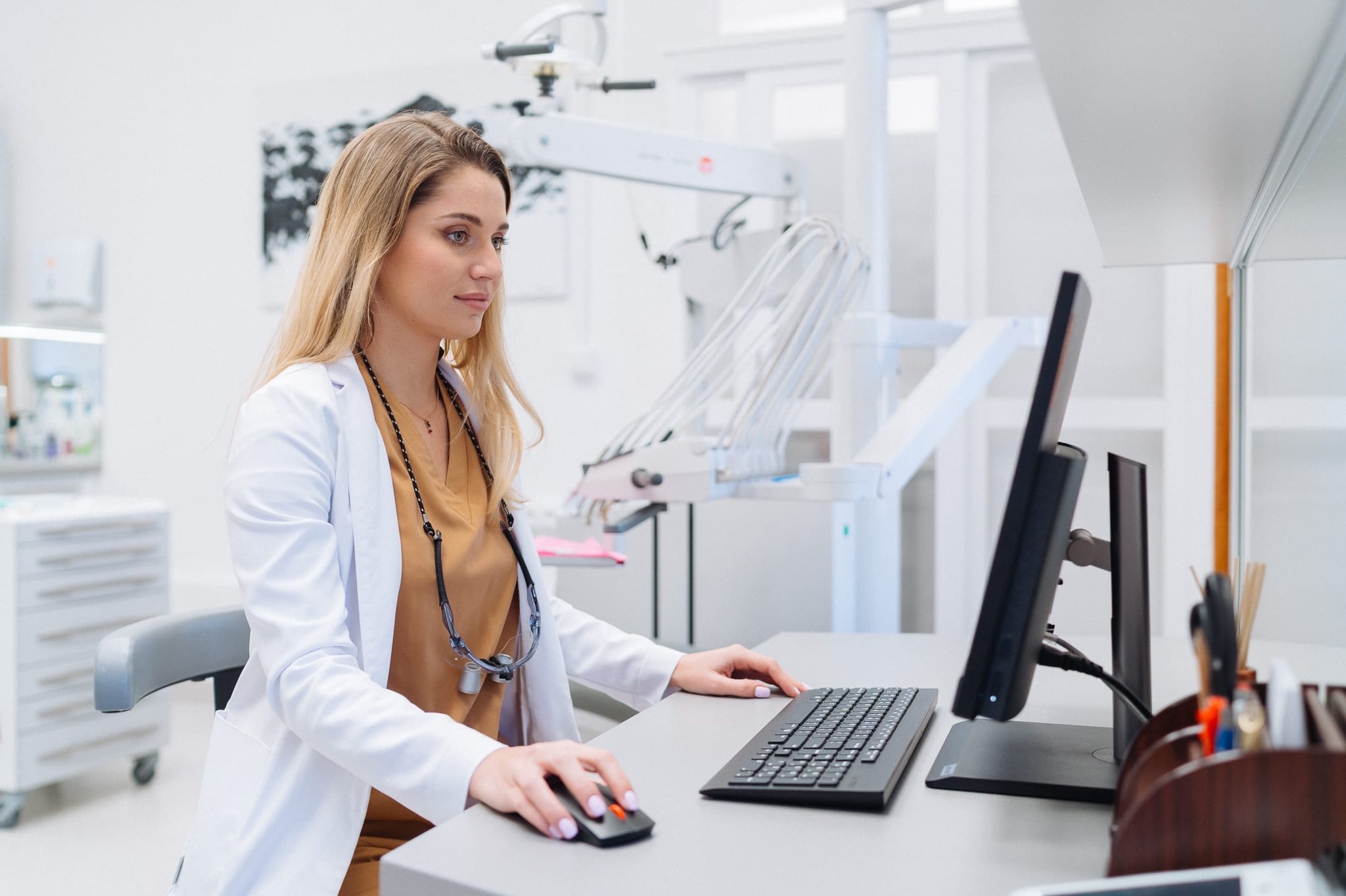 Leczenie zębów stomatologia estetyczna gabinet Avo Dental Zakopane