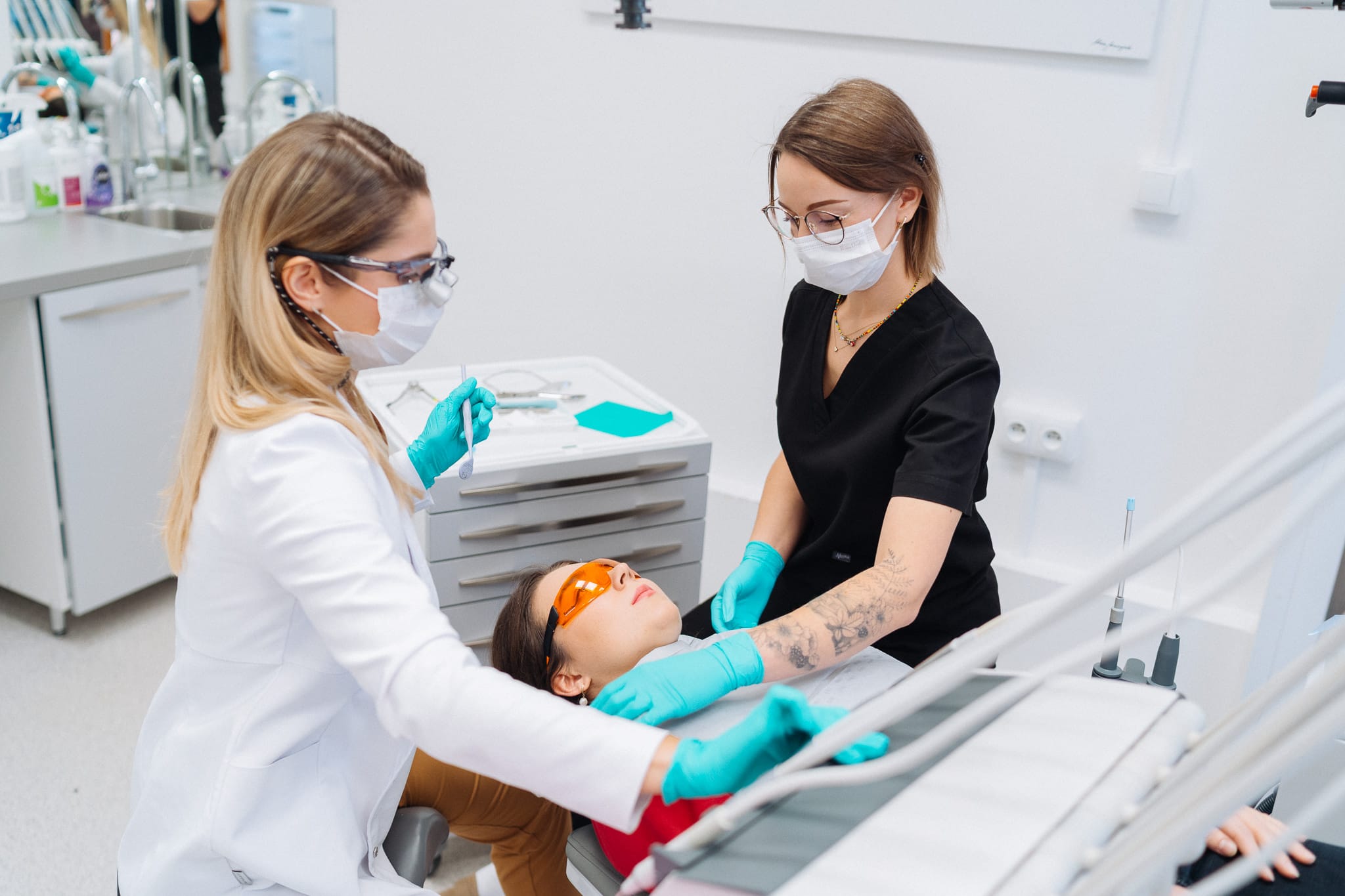 Higienizacja wybielanie zębów lampa Beyond skaling Avo Dental Zakopane